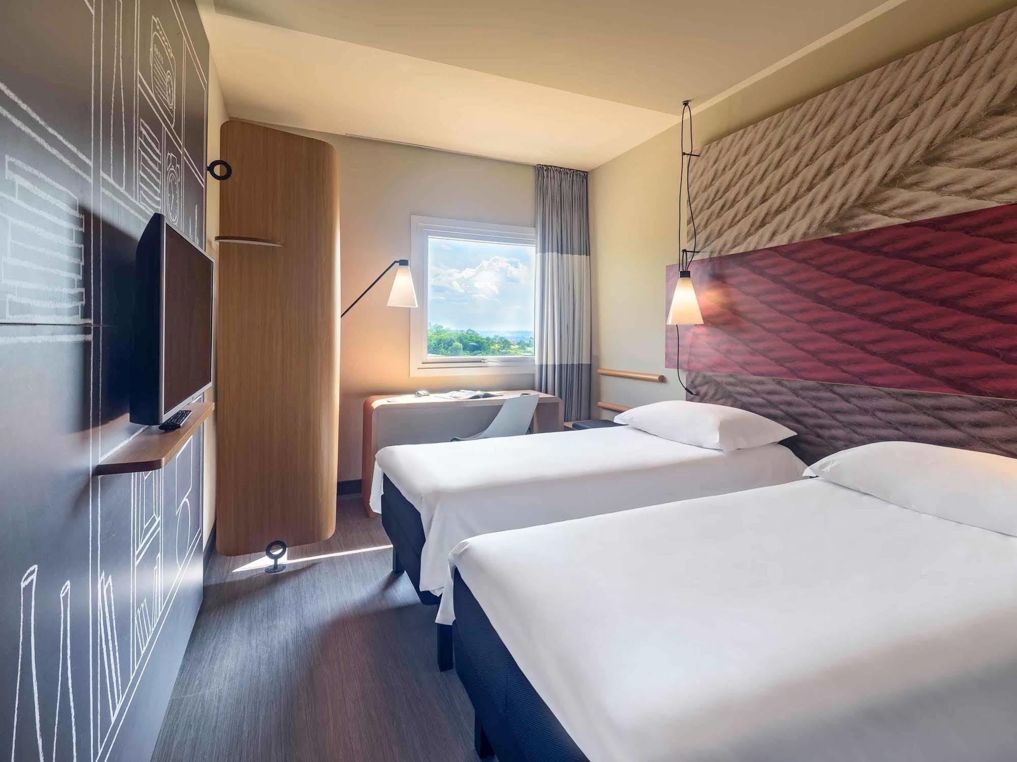 Hotel Ibis Guaiba Esterno foto